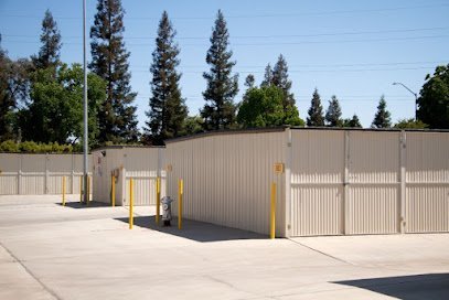 Derrel’s Mini Storage